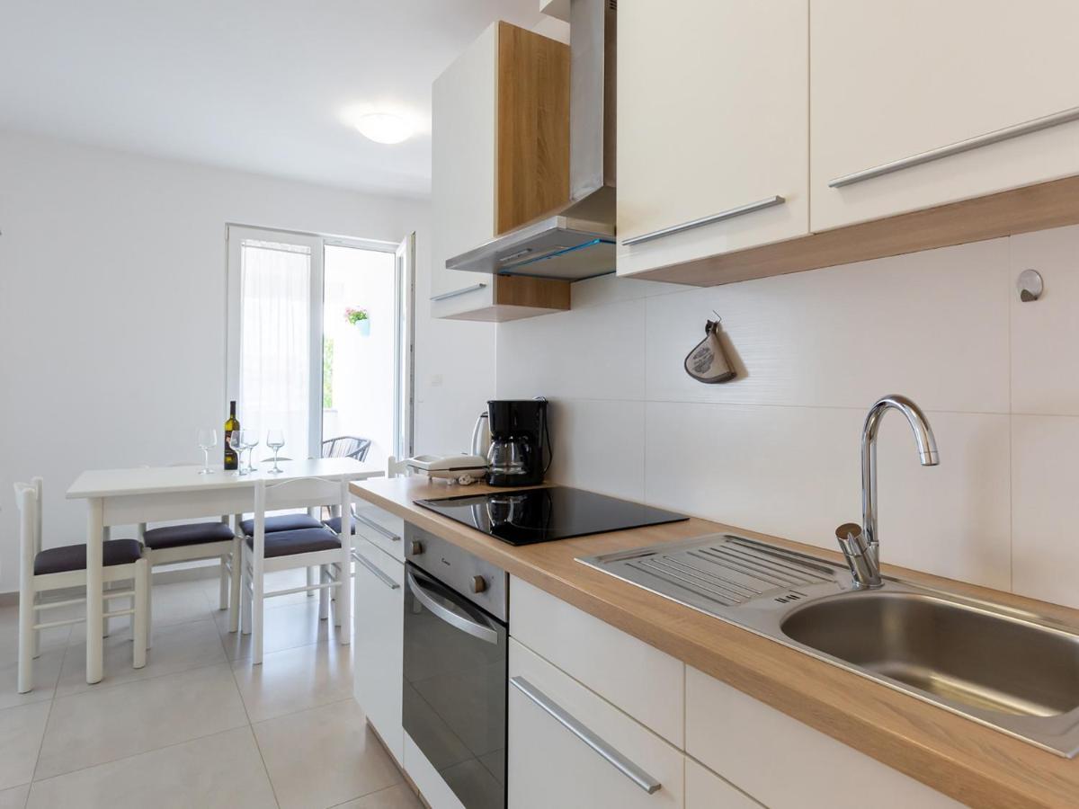 Amoroso Apartment 200M From Sea Porec Exterior photo